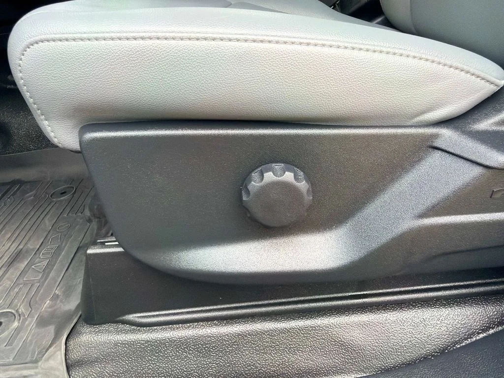 Used 2025 Oxford White Ford XL image 20