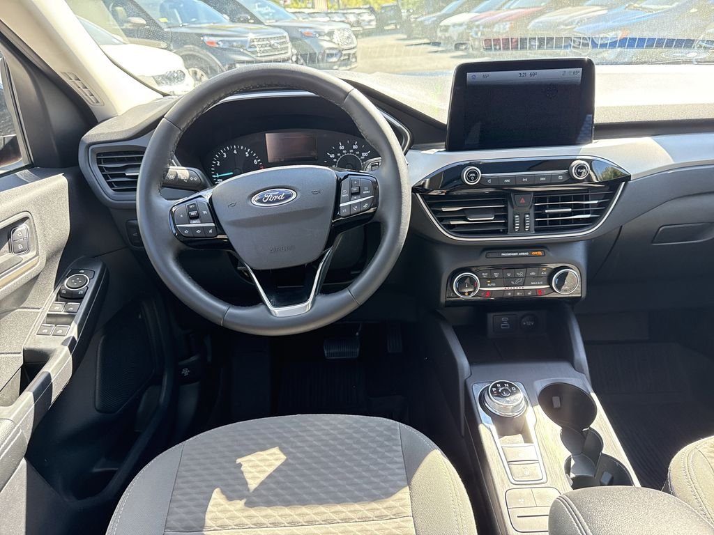 Used 2022 Rapid Red Metallic Tinted Clearcoat Ford SE image 12
