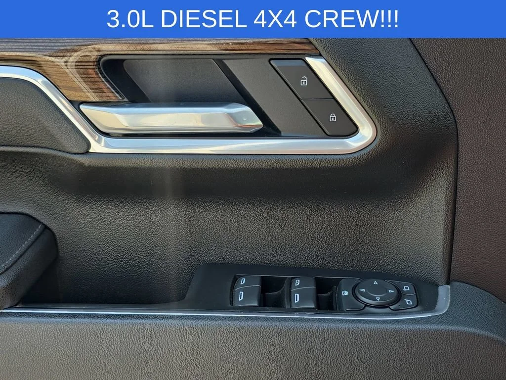 Used 2025 Summit White Chevrolet RST image 24