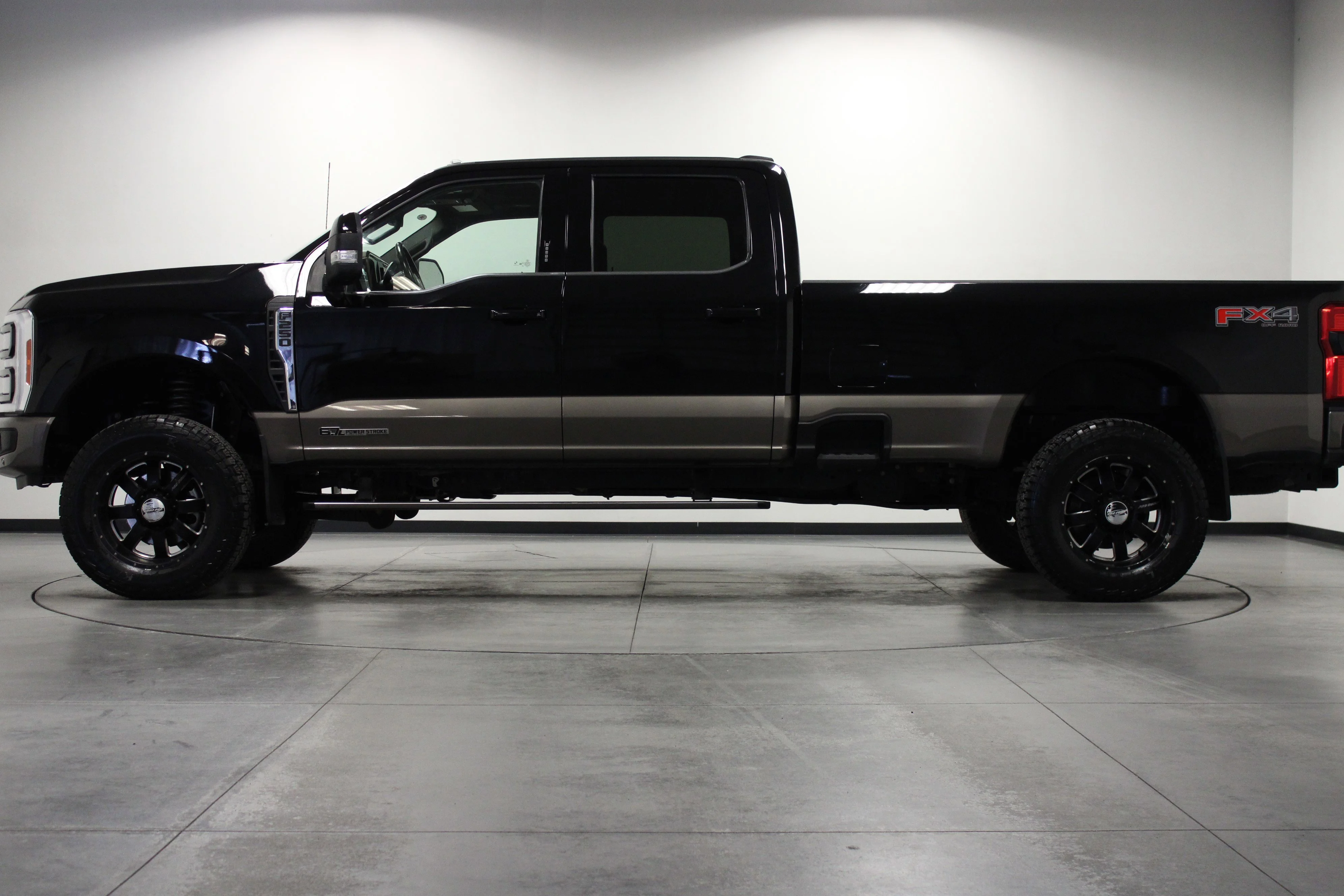 Used 2023 Agate Black Metallic Ford King Ranch image 7