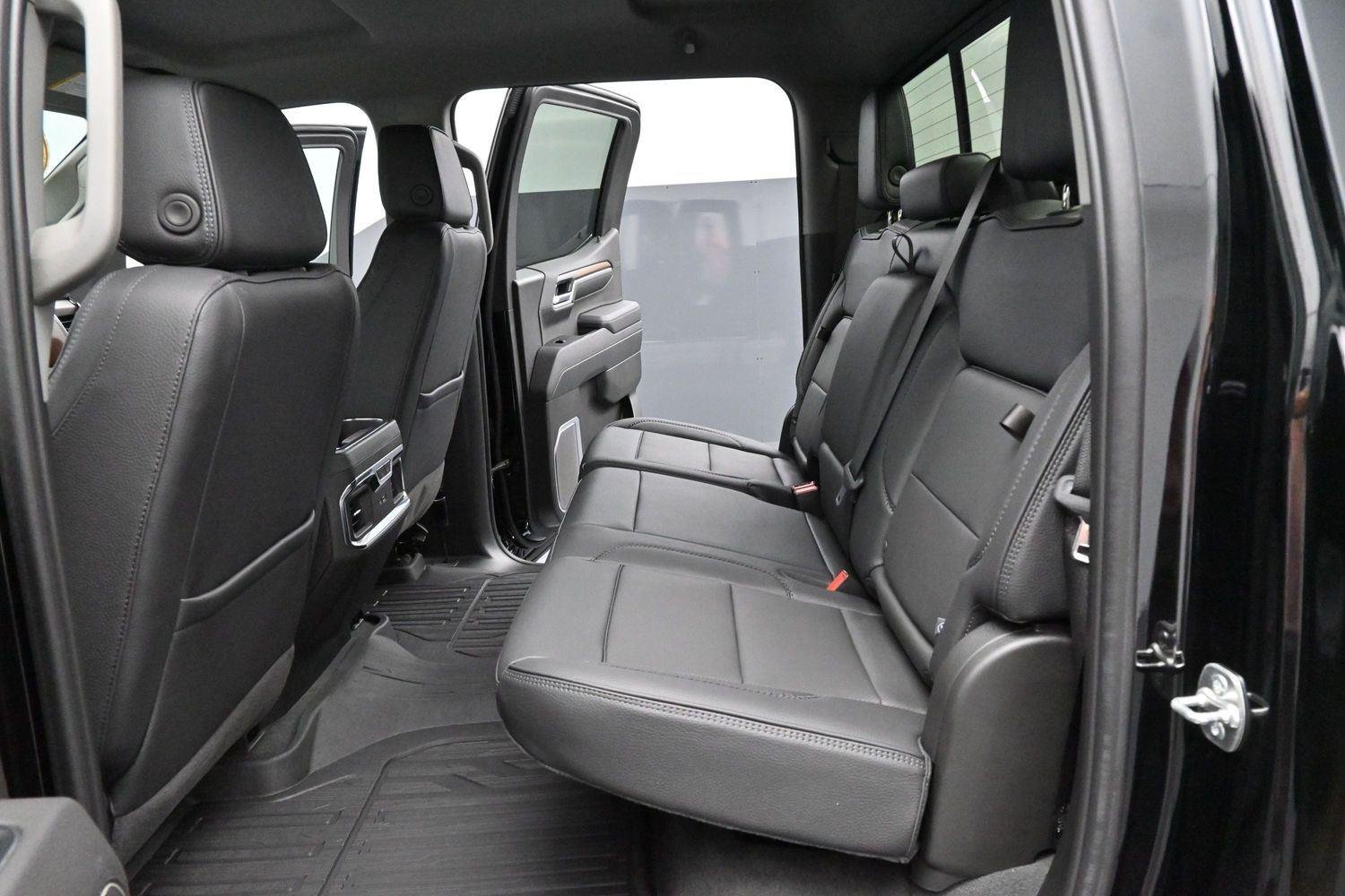 Used 2025 Onyx Black GMC Denali image 31