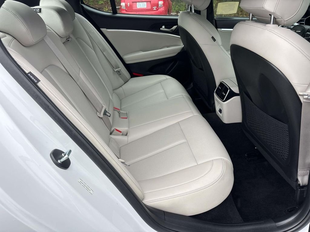 Used 2025 White Genesis 2.5T image 14