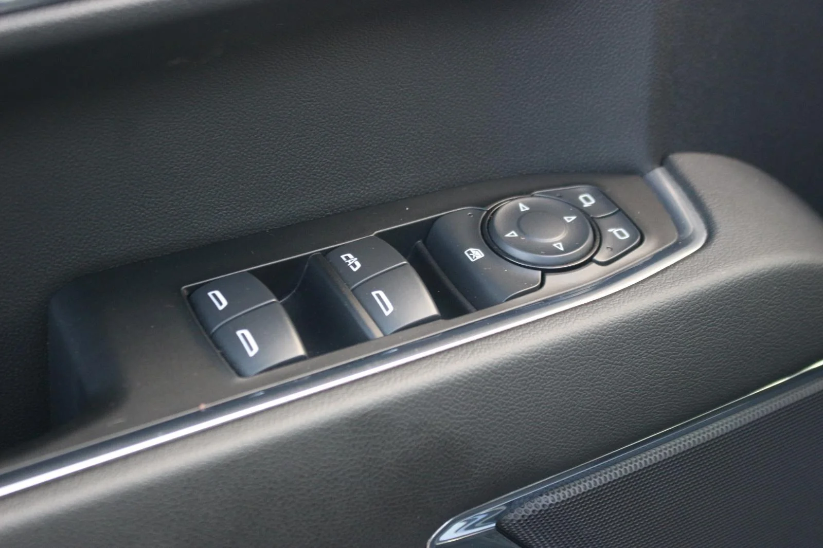 Used 2024 Summit White GMC Elevation image 16