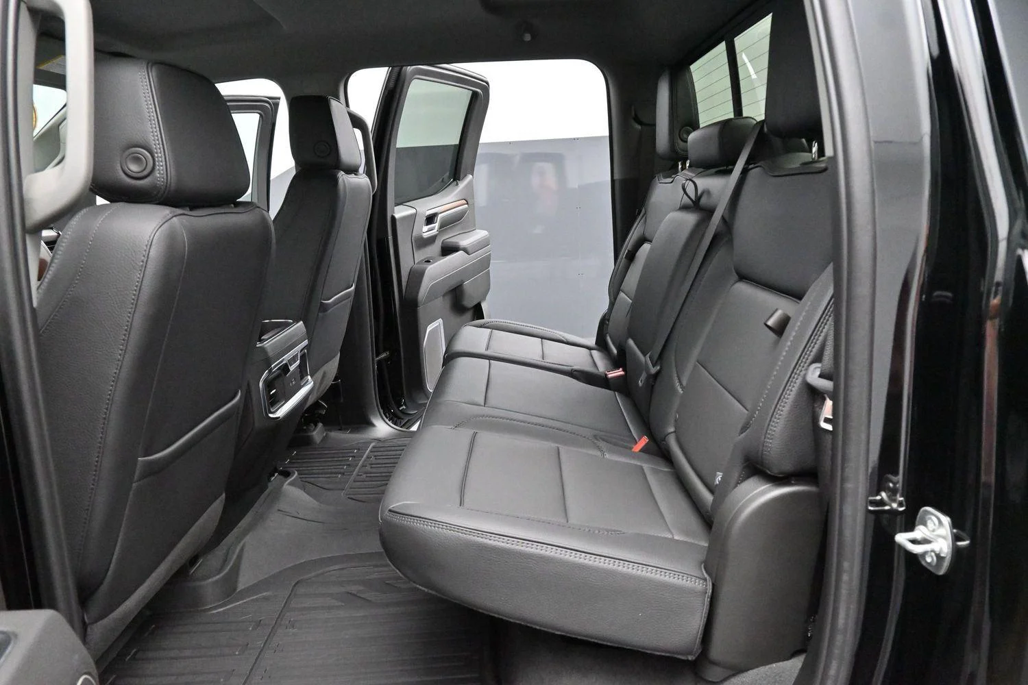 Used 2025 Onyx Black GMC Denali image 31