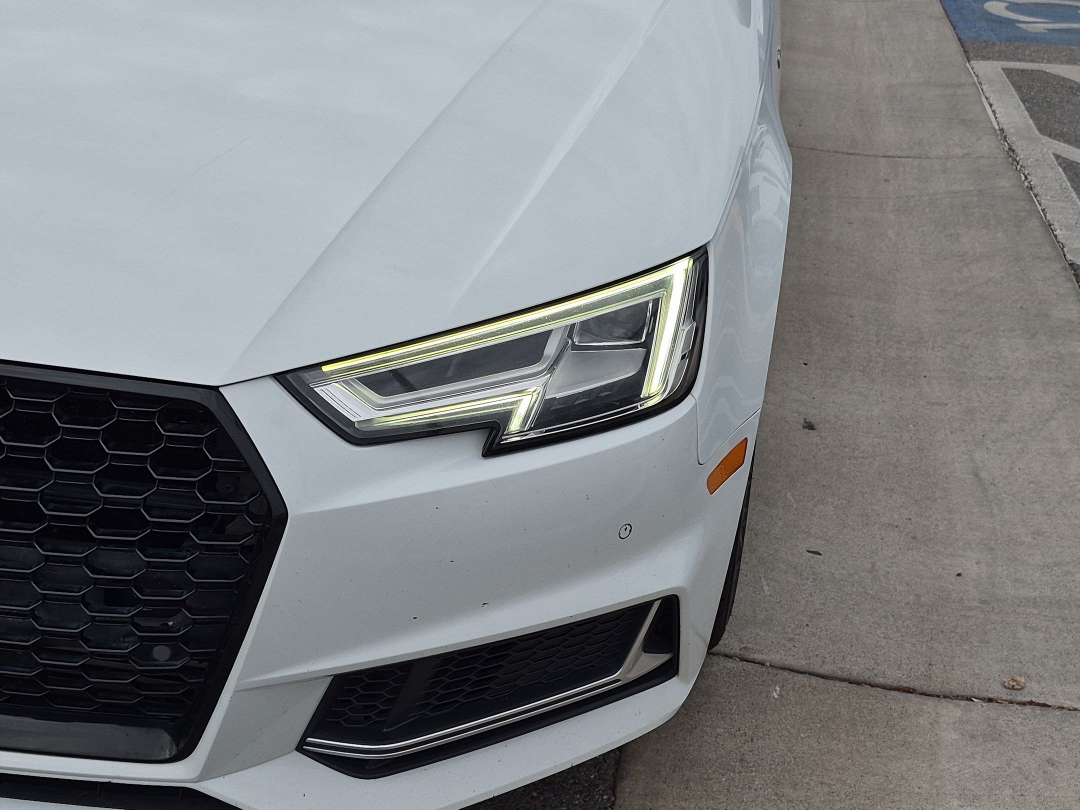 Used 2018 Glacier White Audi Premium Plus image 9