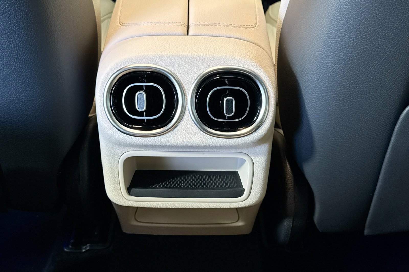 New 2026 Polar White Mercedes-Benz GLC 300 image 23