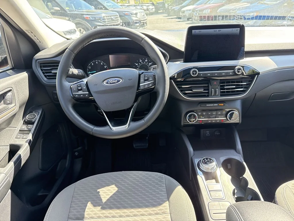 Used 2022 Rapid Red Metallic Tinted Clearcoat Ford SE image 12