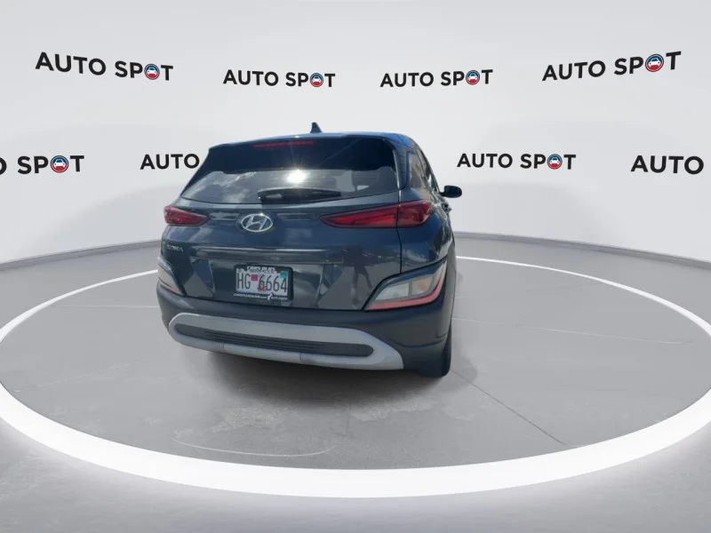 Used 2022 Gray Hyundai SE image 8