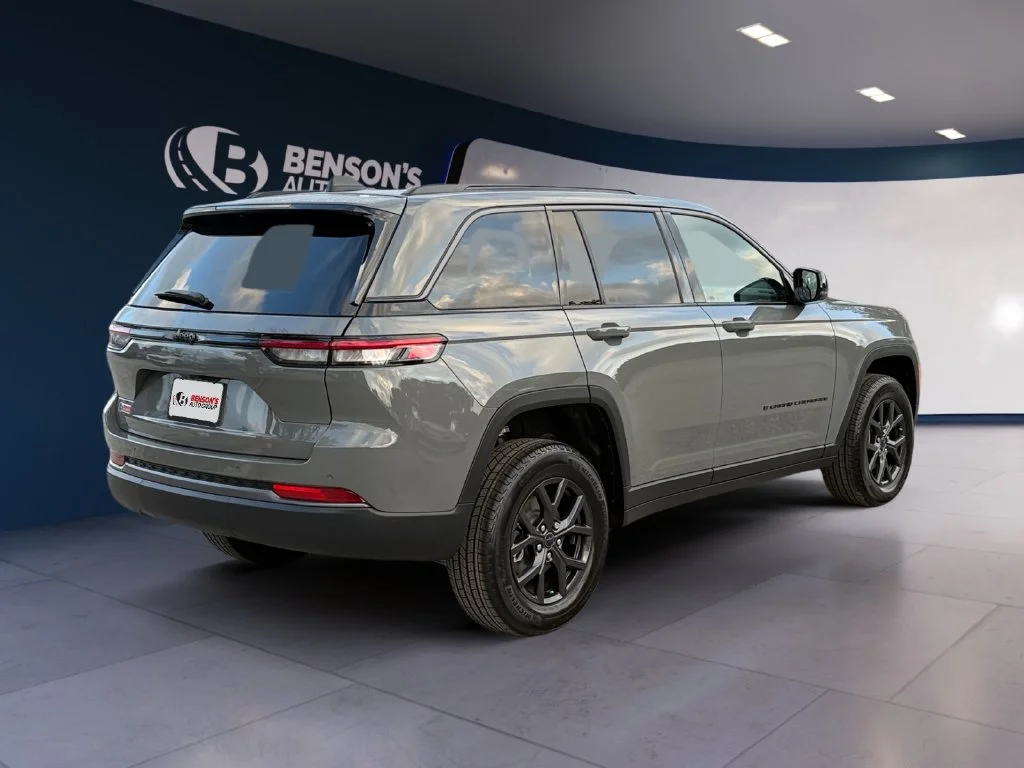 New 2027 Gray Jeep Laredo Altitude image 5