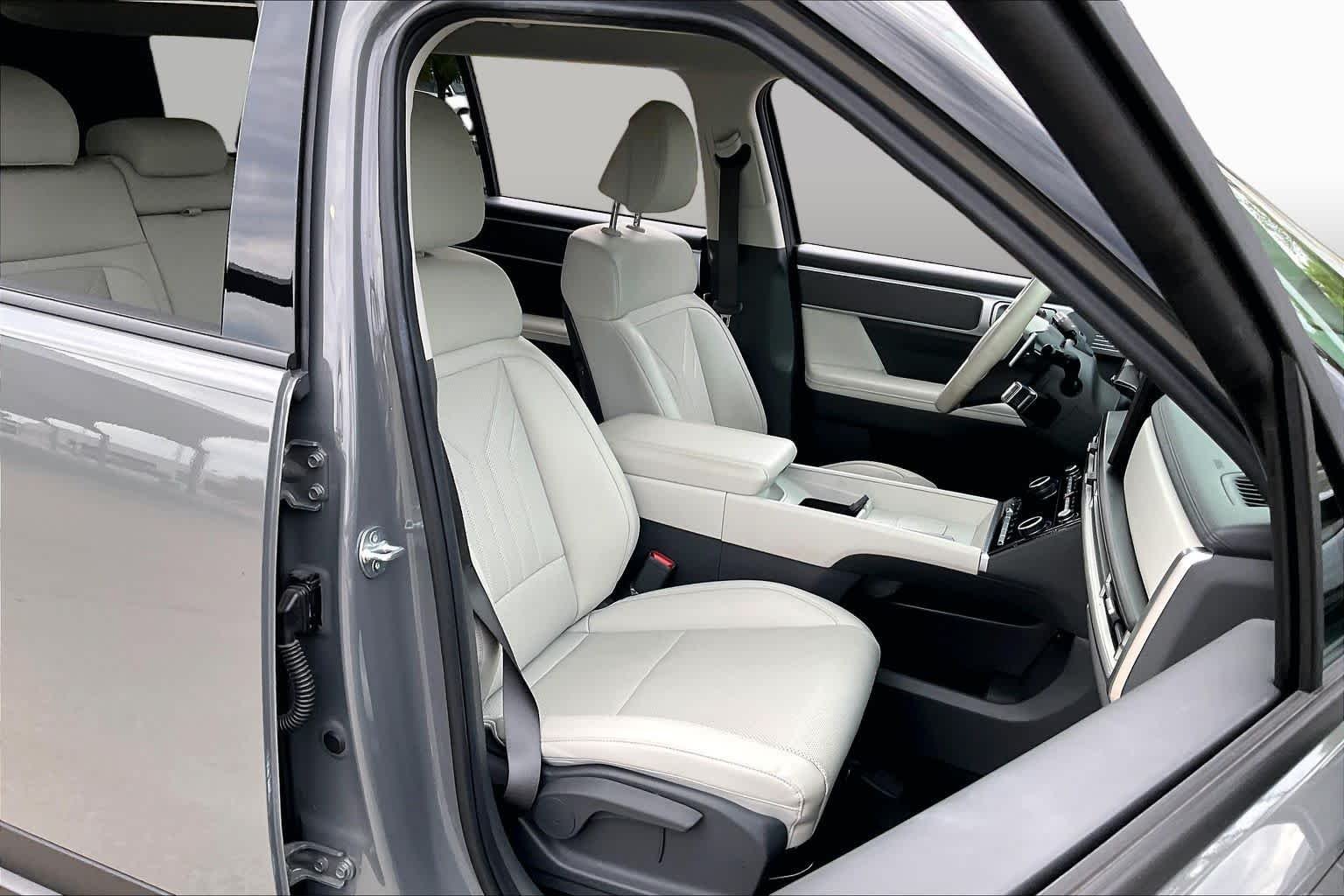Used 2025 Hampton Gray Hyundai SEL image 9