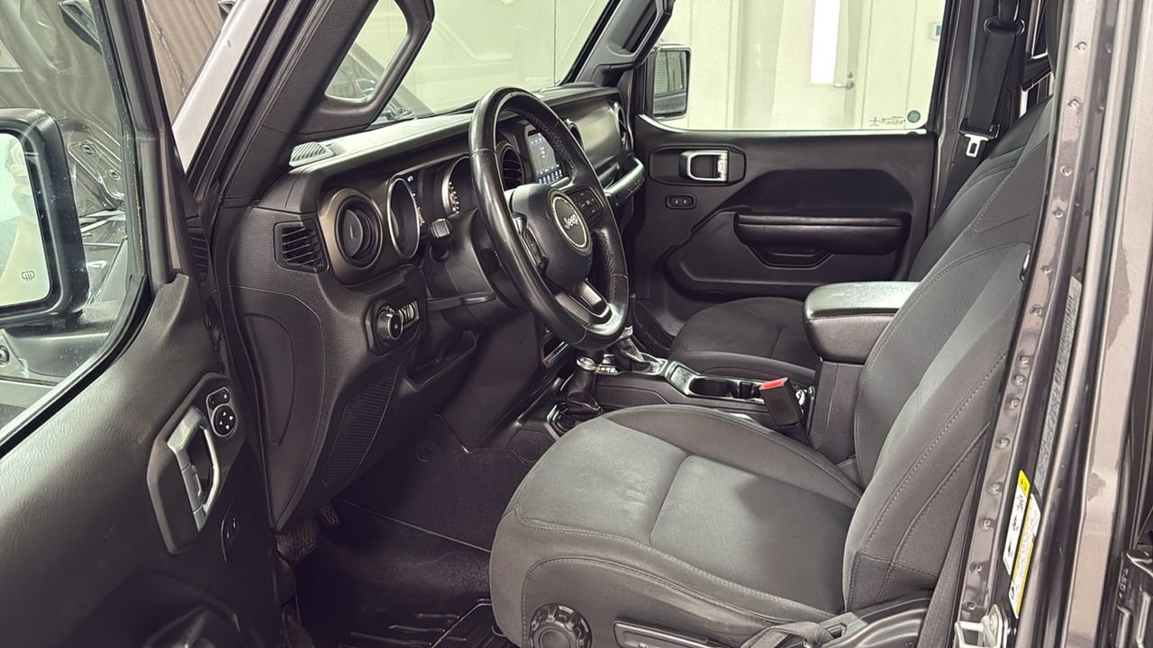 Used 2018 Gray Jeep Unlimited Sport S image 12