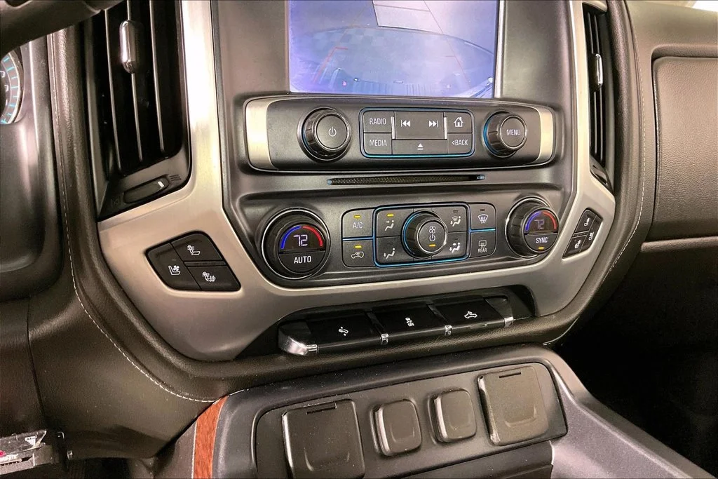 Certified Used 2018 White GMC SLT image 14