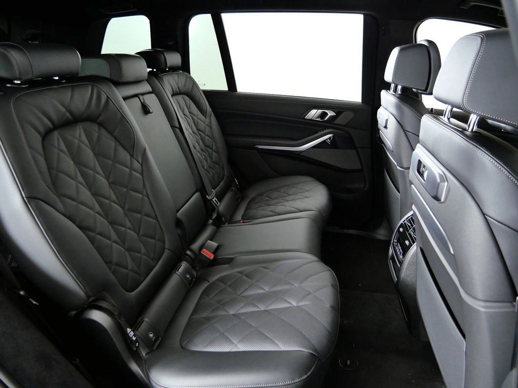 2026 BMW X7 40i - Photo 27
