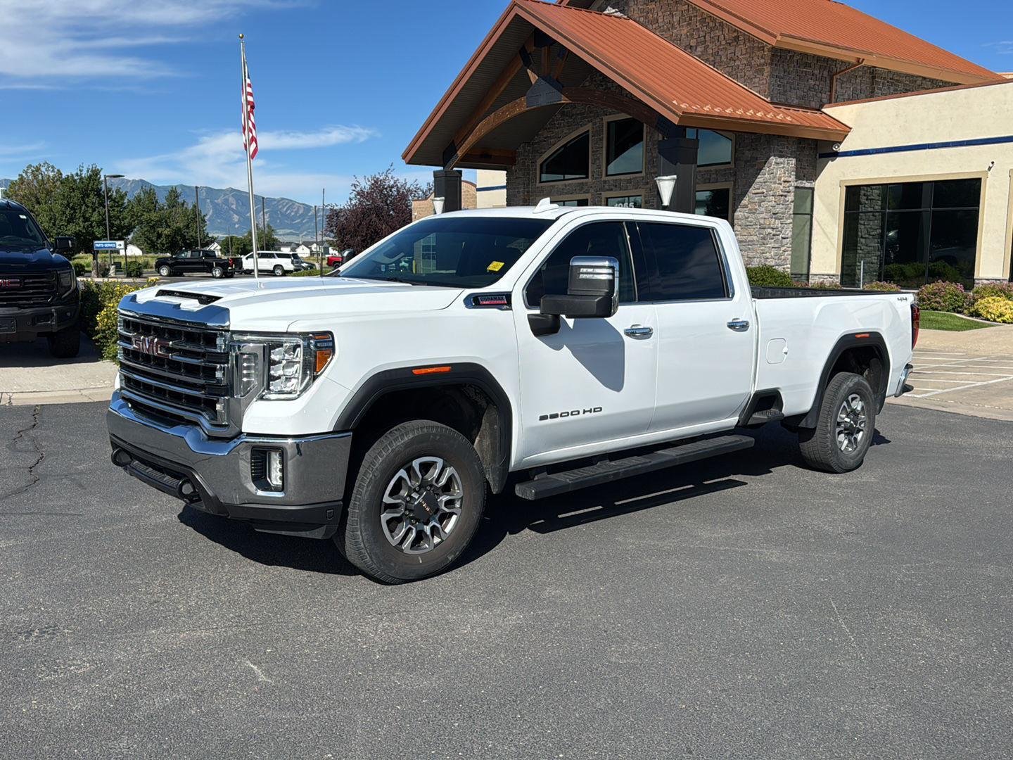 2023 GMC Sierra 4WD Crew Cab Standard Box SLT's photo