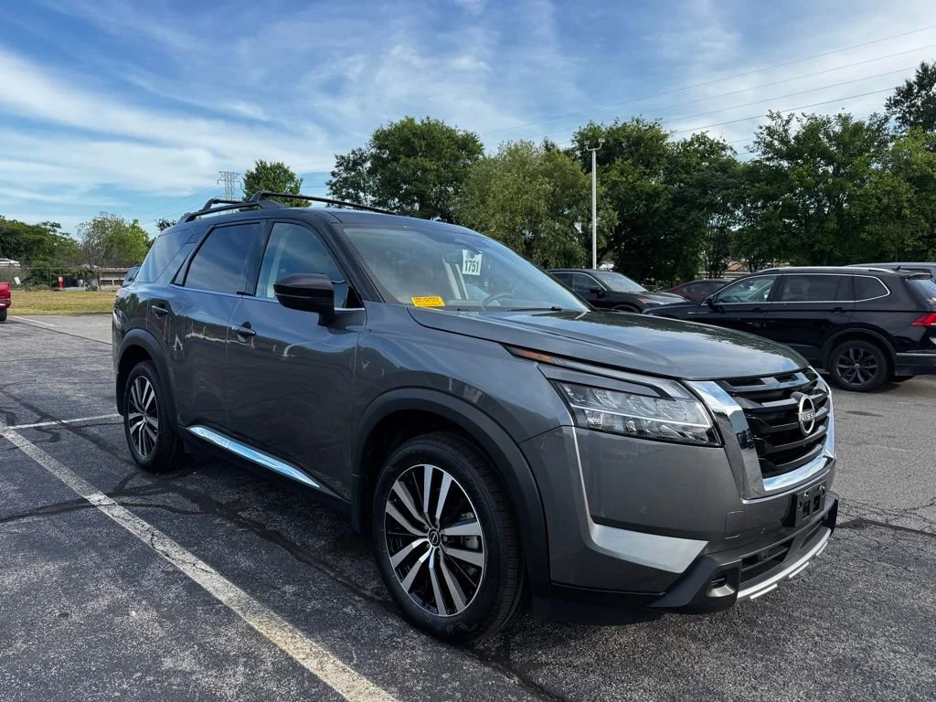 2024 Nissan Pathfinder Platinum 4WD's photo