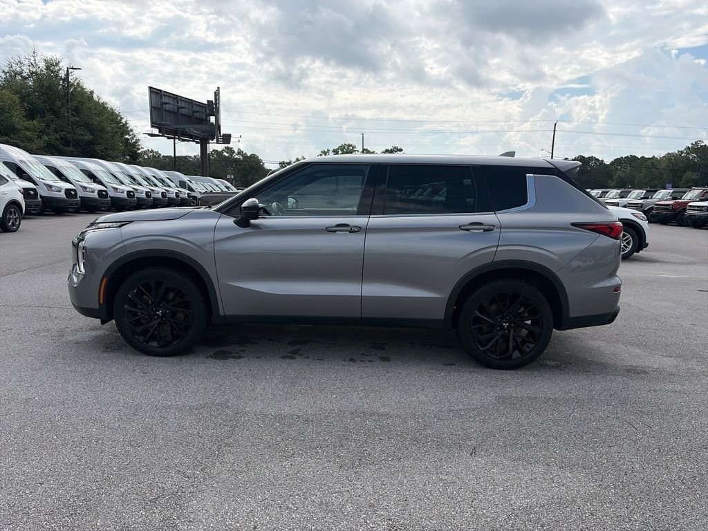 Used 2022  Mitsubishi Black Edition image 4
