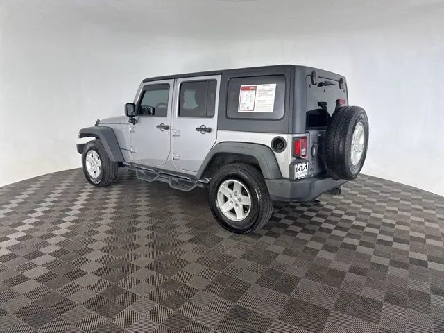 Used 2014 Gray Jeep Unlimited Sport image 9