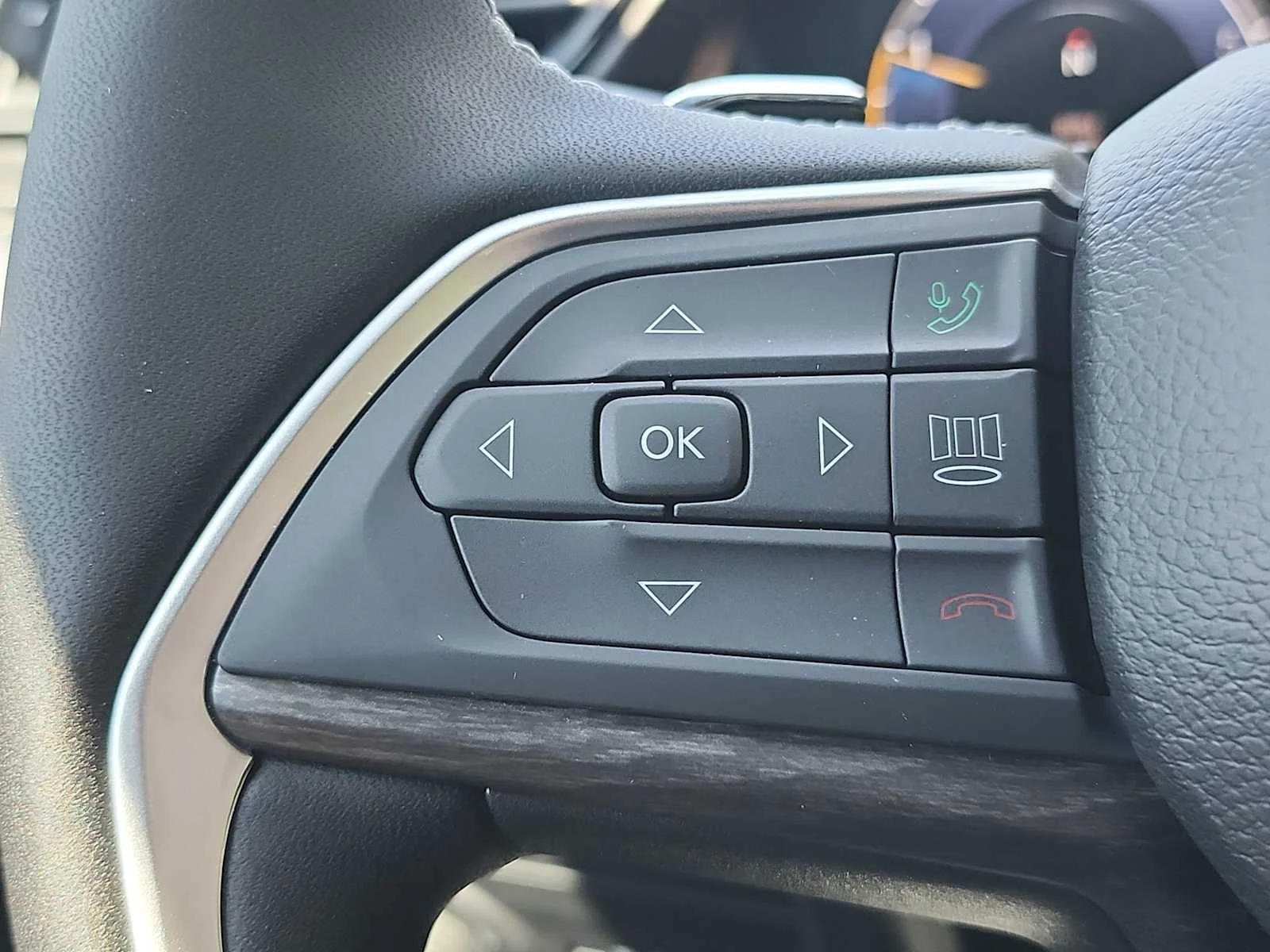 New 2026 Baltic Gray Metallic Clearcoat Jeep Laredo Altitude image 26