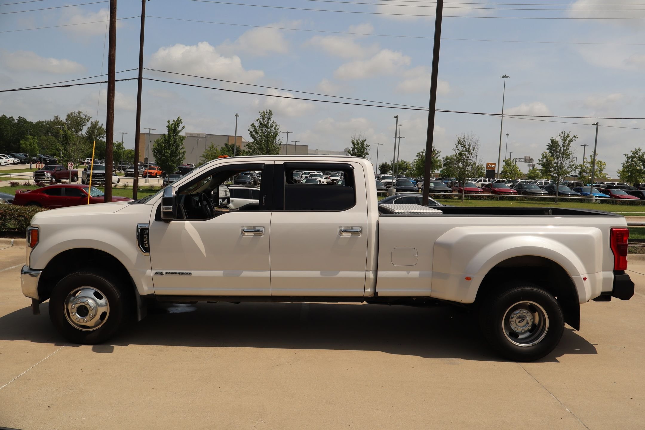 Used 2019 White Platinum Clearcoat Metallic Ford Lariat image 7