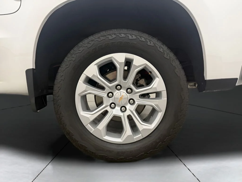 Used 2025 Beige Chevrolet LTZ image 21