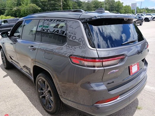New 2026 Baltic Gray Metallic Clear-Coat Exterior Paint Jeep Limited Reserve image 5