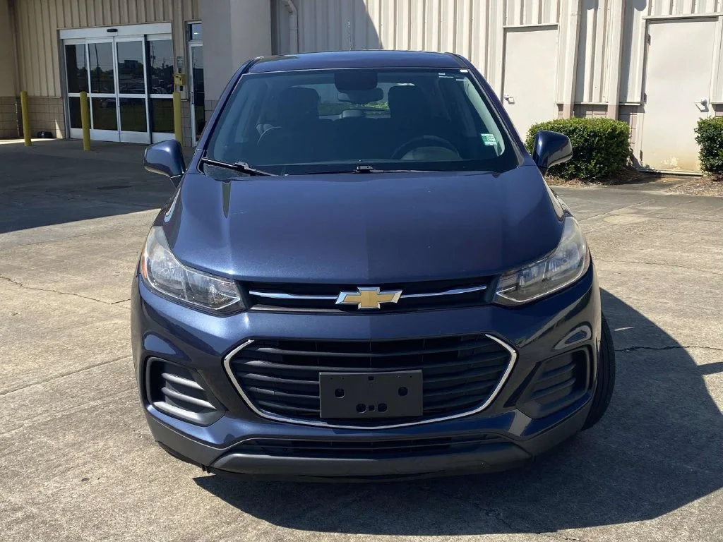 Used 2018 Blue Chevrolet LS image 8