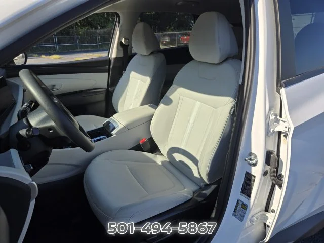 Used 2025 White Hyundai SEL image 9