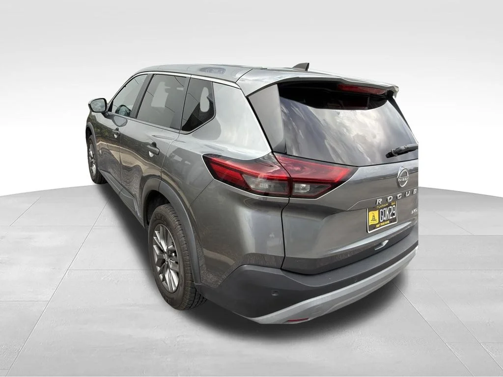 Used 2023 Gray Nissan S image 5