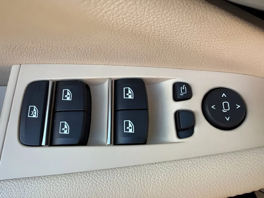 Used 2021 Black BMW sDrive40i image 11