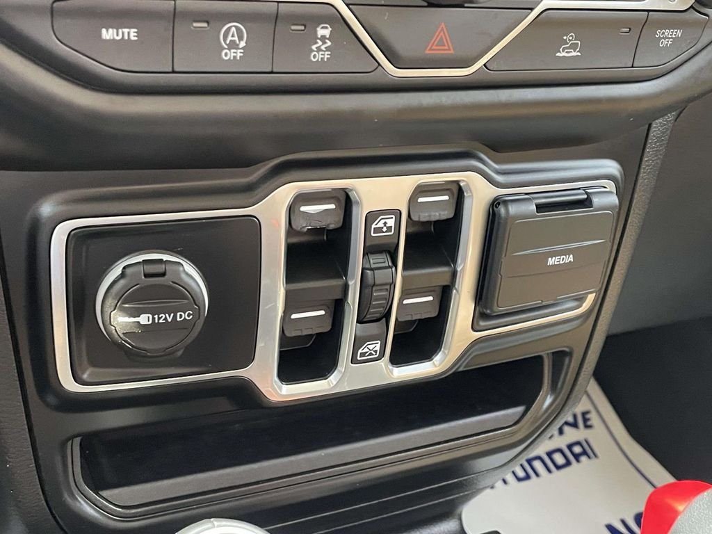 Used 2022 Black Jeep Unlimited Sahara image 28
