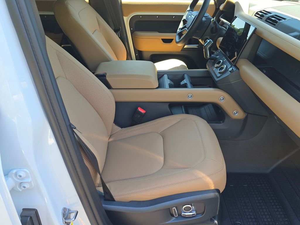 New 2026 Fuji White Land Rover X-Dynamic SE image 9