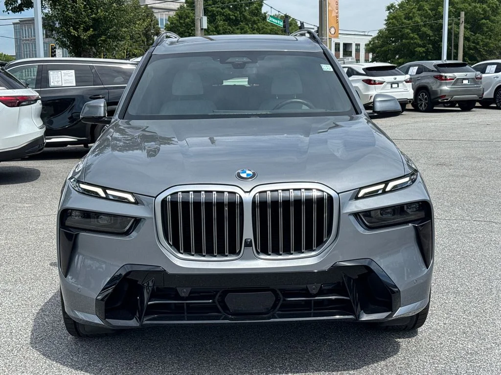 Used 2023 Gray BMW xDrive40i image 2