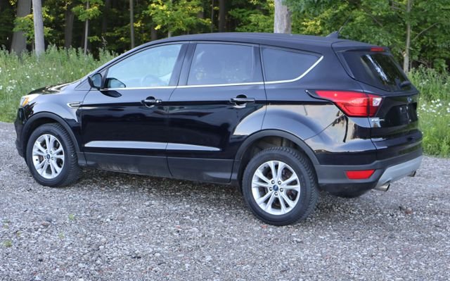 Used 2019 Black Ford SE image 5