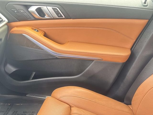 Used 2022 Black BMW sDrive40i image 23