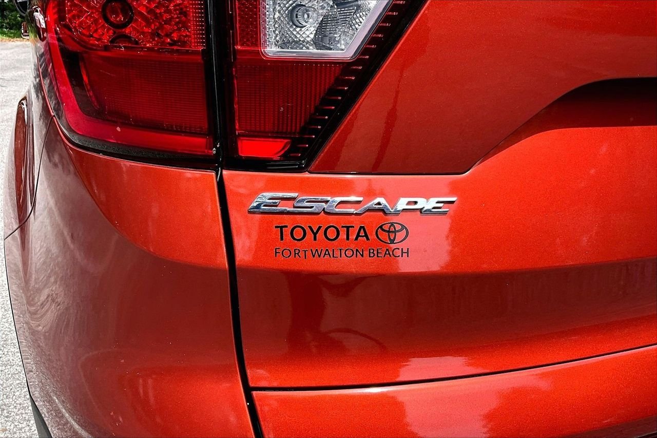 Used 2019 Orange Ford SEL image 27