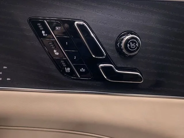 2025 Cadillac LYRIQ Luxury 3 - Photo 17