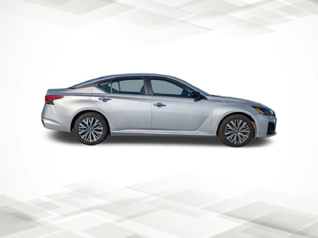 Used 2024 Silver Nissan 2.5 SV image 3