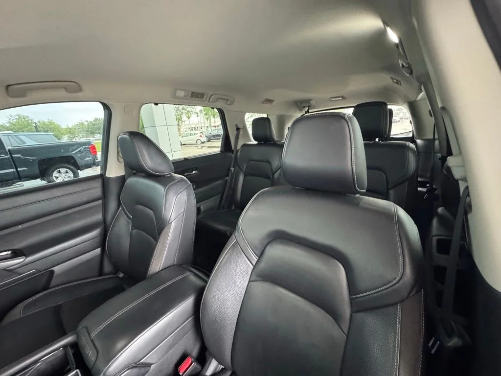 Used 2022 Gray Nissan SL image 13
