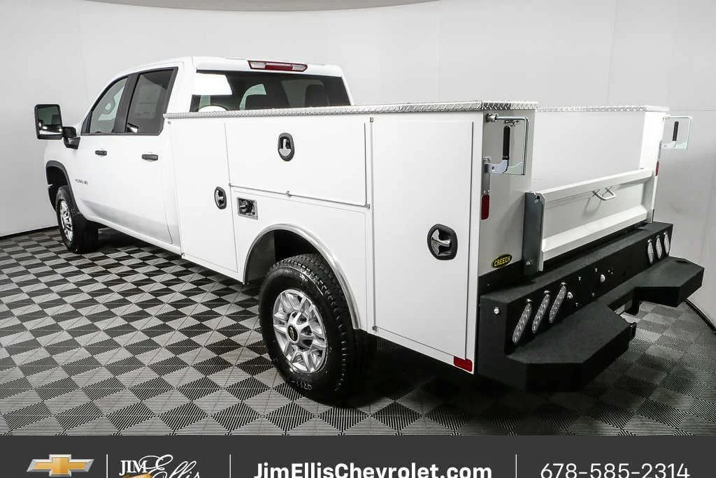 New 2026 Summit White Chevrolet WT image 25