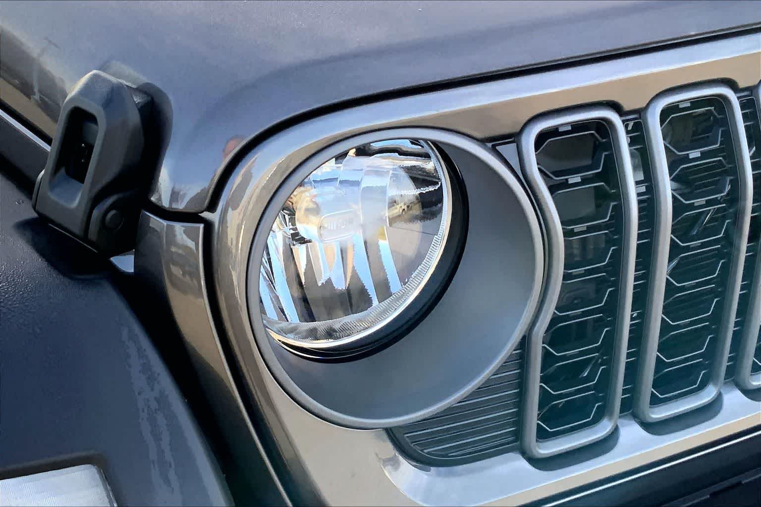 New 2026 Granite Crystal Metallic Clear-Coat Exterior Paint Jeep Sport image 13