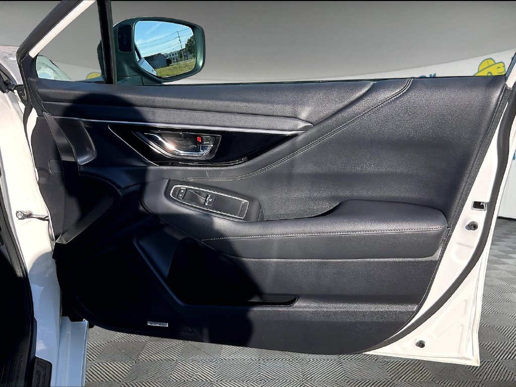 Used 2025 Crystal White Pearl Subaru Limited image 12