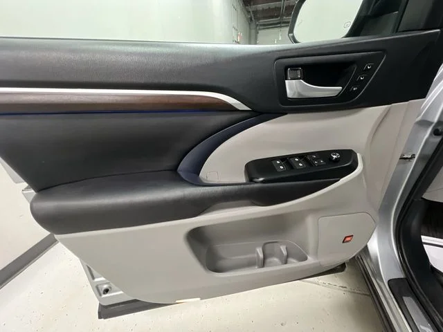 Used 2016 Silver Toyota Limited image 24