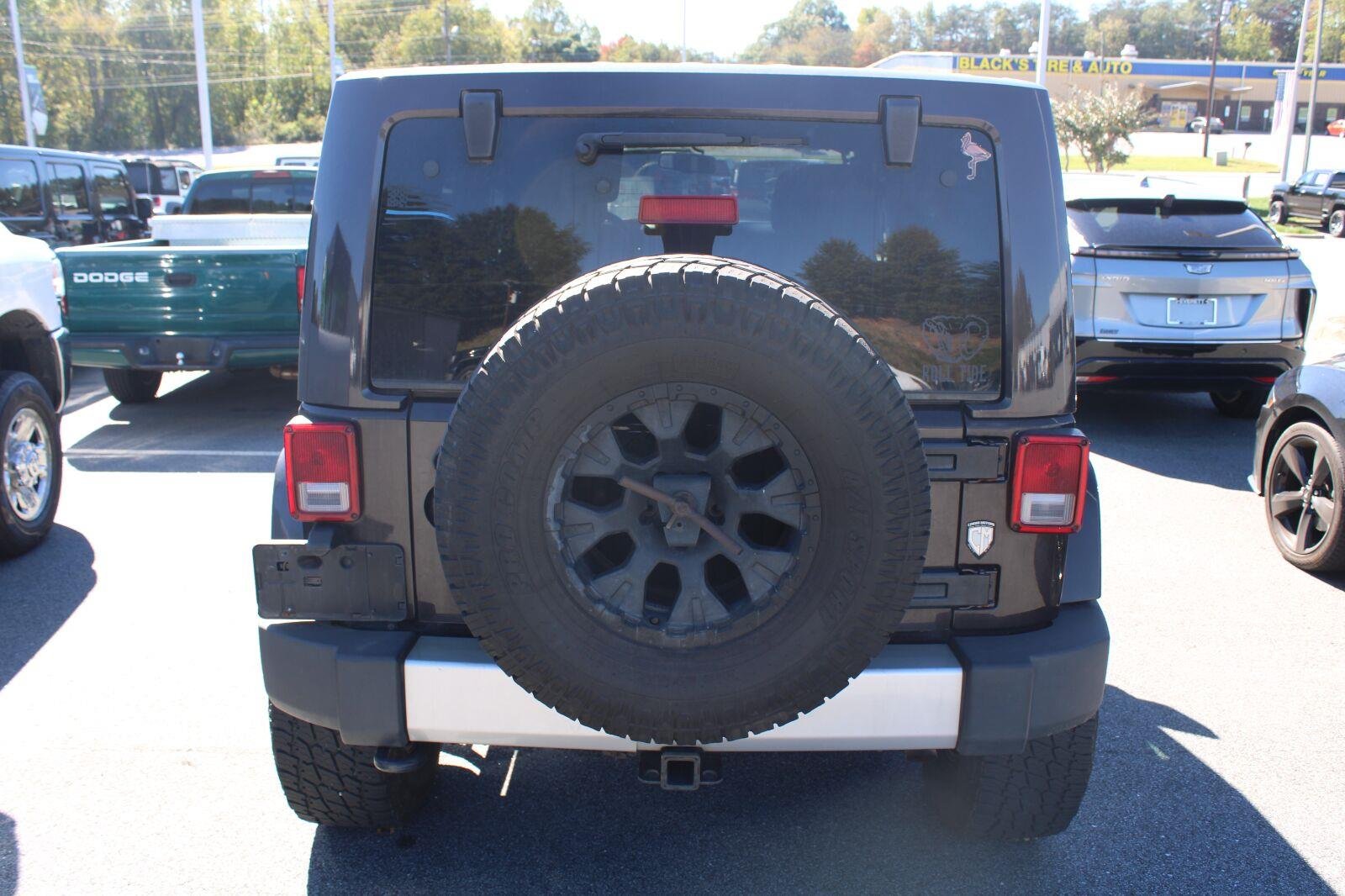 Used 2013 Rugged Brown Pearl Jeep Sahara image 6
