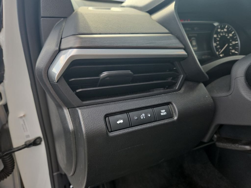Used 2025 White Nissan 2.5 SV image 11