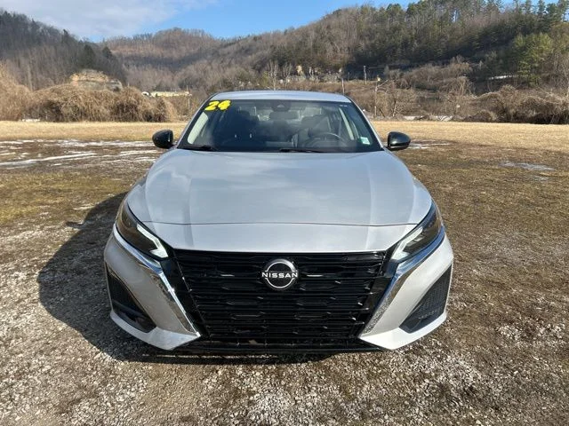 Used 2024 Silver Nissan 2.5 SR image 2