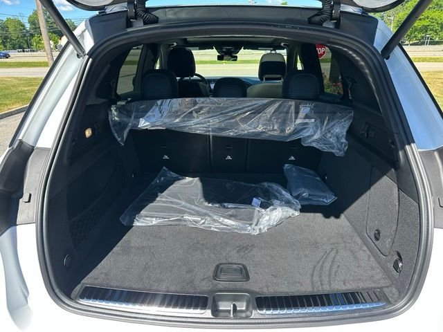 New 2026 MANUFAKTUR Moonlight White Magno Mercedes-Benz GLE 350 image 36