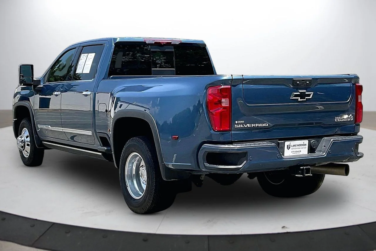 Used 2024 Blue Chevrolet High Country image 6