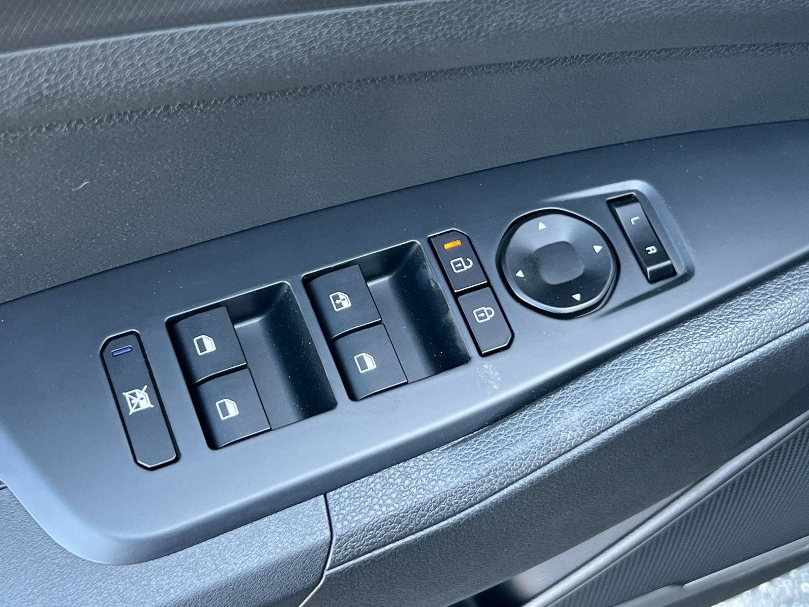 New 2027 Gravity Gray Kia LX image 11