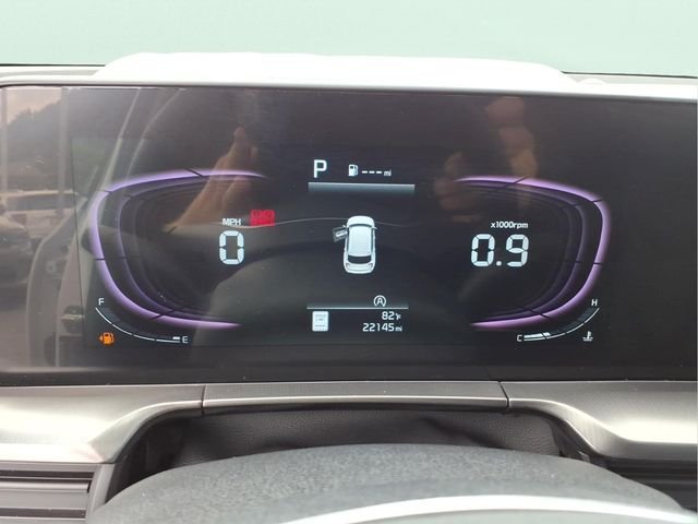 Used 2025 White Kia S image 23