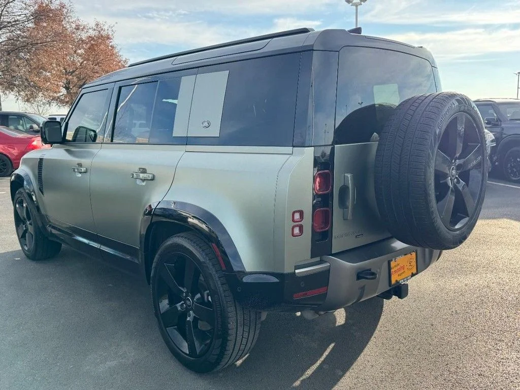 Used 2022 Green Land Rover X-Dynamic HSE image 5